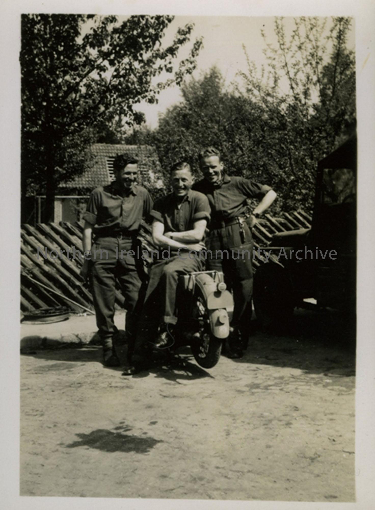 Photo of 3 soldiers (5774)