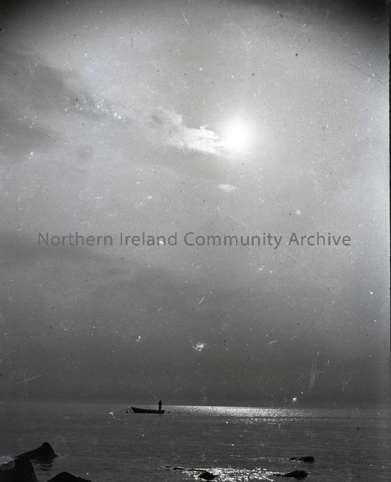 Fishermen at the head of a draft net at the Berrins, Portstewart.
Photo by Sam Henry, courtesy of the Craig family. (5607)