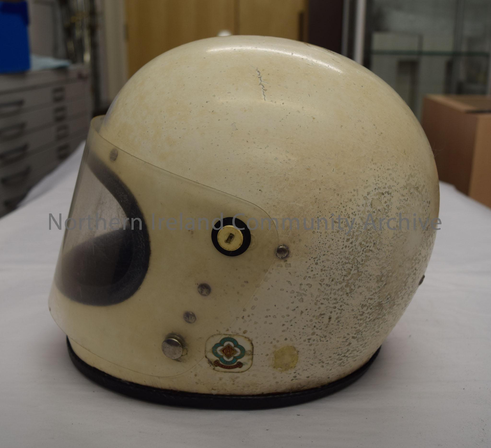 King motorcycle helmet. Plain white – 2016.23 (3)