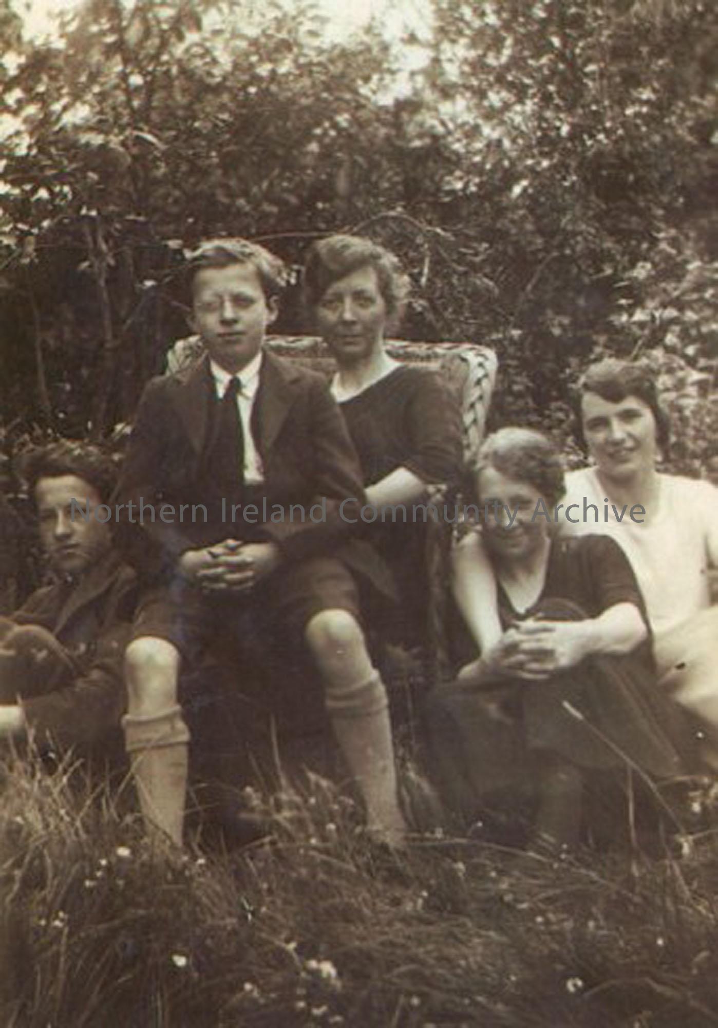 Photograph of James Noel Redpath, Isabella Redpath-nee Woodside, Kenneth Redpath and two unknown women.