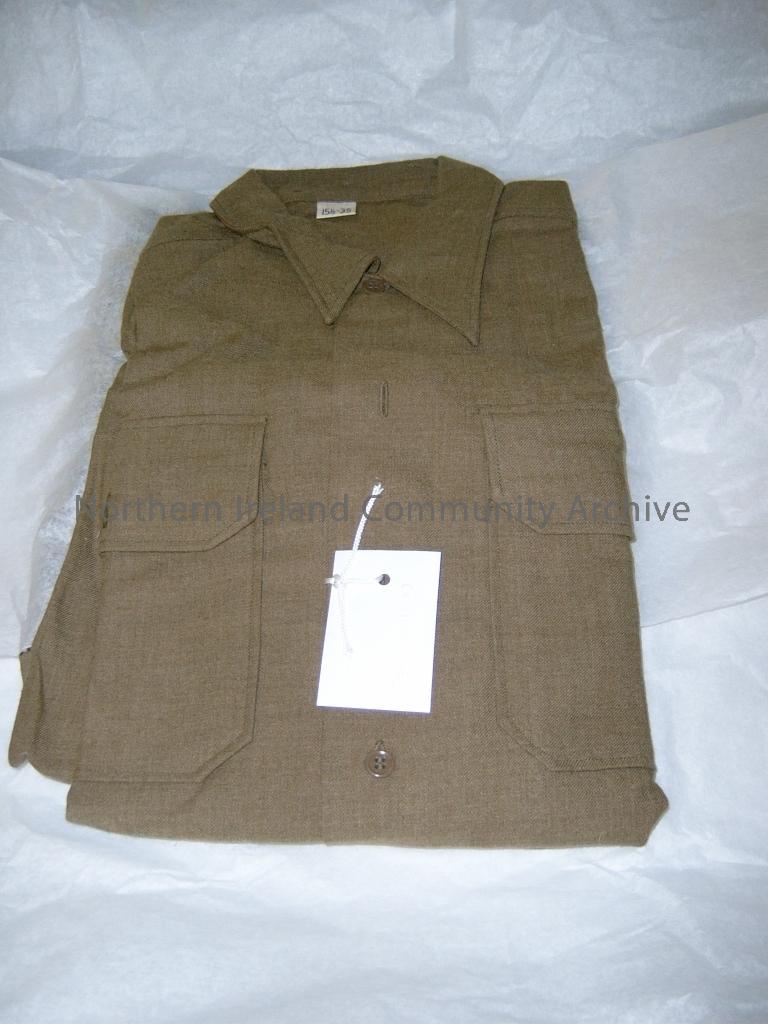 ww2 khaki coat style special military shirt marked Shirts, flannel, O.D. Coat style special. Southern MFG Co. 15 ½ – 35. ONT W-699-Q-M-30049. Dated June 7, 1943. pec. PQD. No. 96D. Stock no. 55 – S – 5659 – 5. Phila QM Depot. Initialled by ML (5796)