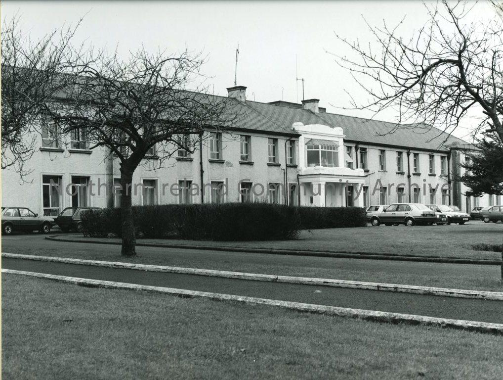 black and white photograph of possible route hospital (4691)