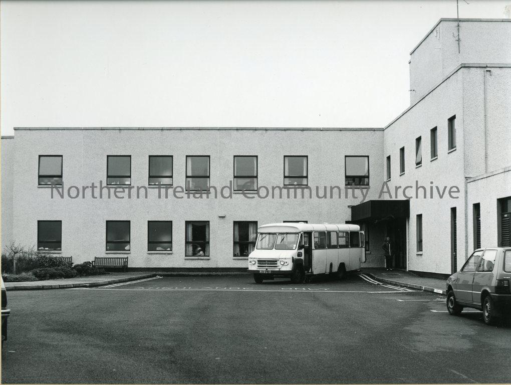 black and white photograph of possible coleraine hospital (5060)