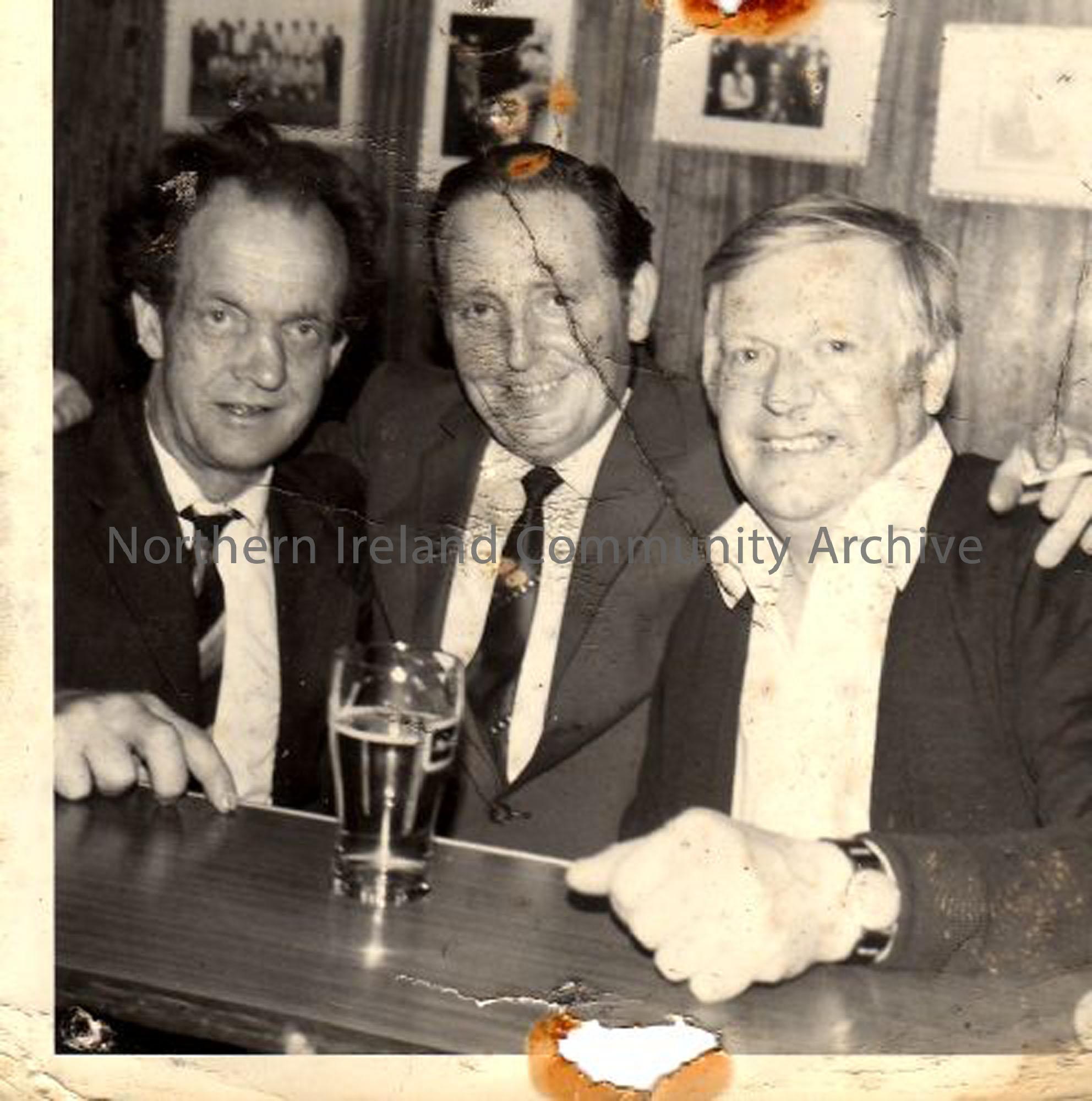 Shouye’ Hugh McConaghie, Sammy McIntyre and Dessie Majury in the front bar of the North Irish Horse Inn (2610)